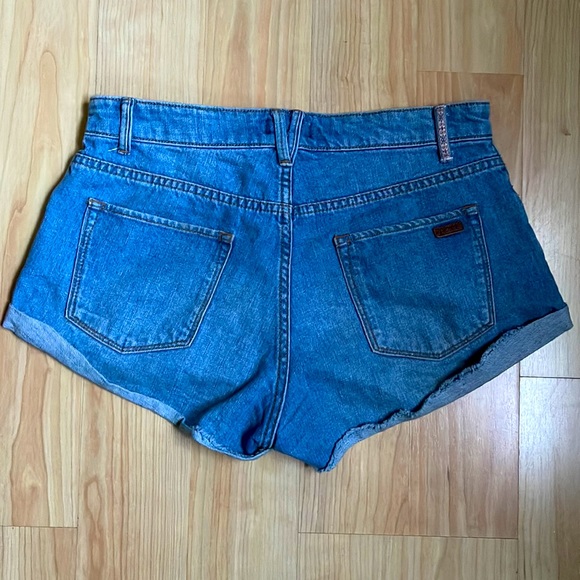 Roxy Denim Jean Shorts Size 26” Waist - Picture 2 of 3